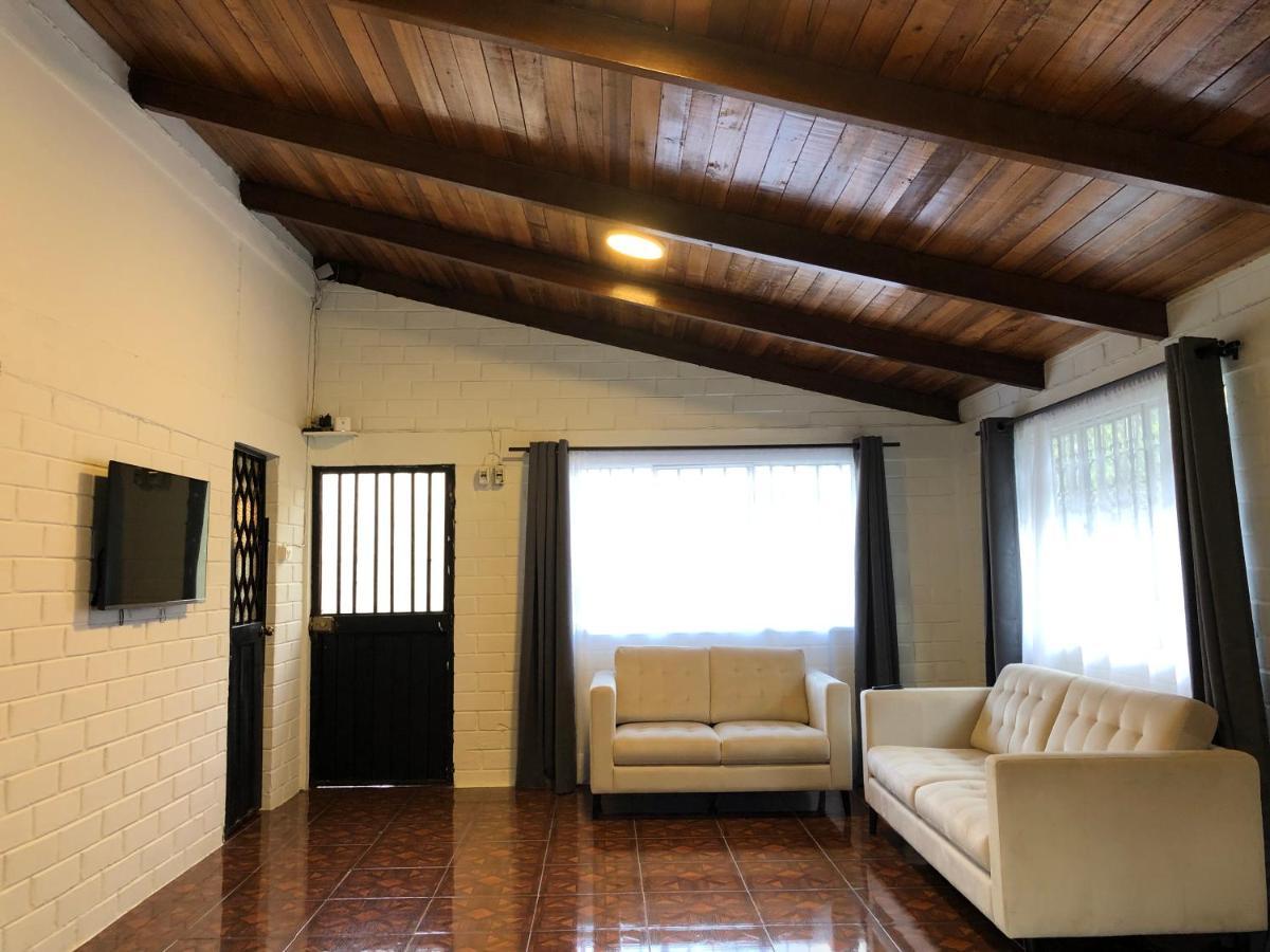 High-End Holiday Cabin - Tungurahua Hot Springs บาญอส ภายนอก รูปภาพ